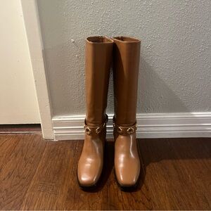 New Larroude’ Milan Flat Boots In Carmal Leather Sz 8